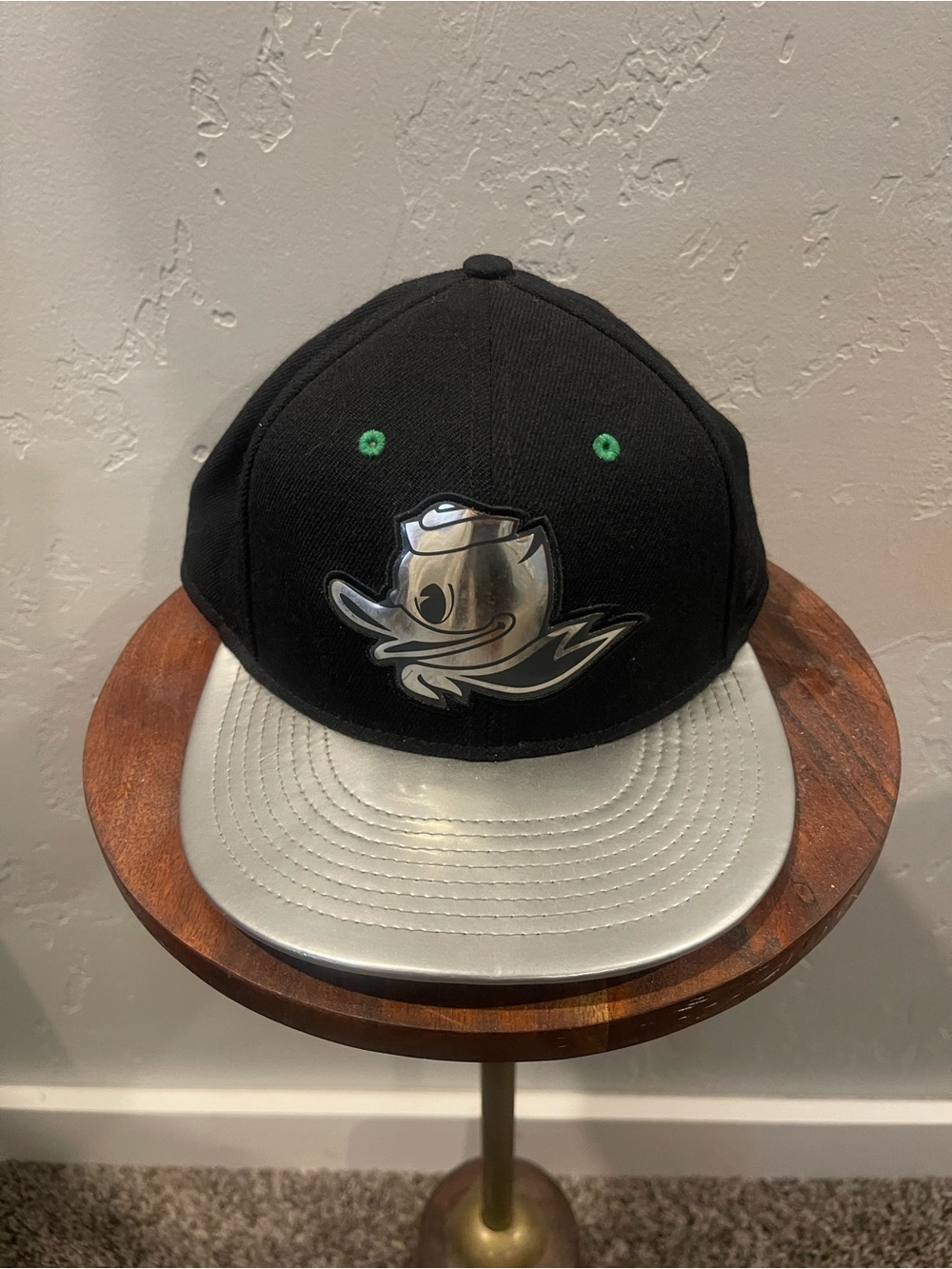 Nike True Oregon Ducks Chrome Fighting Duck Snapback Hat Silver Brim
